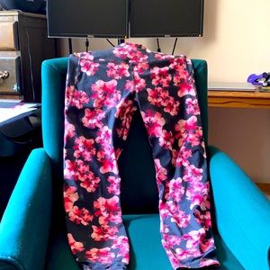 Floral print active wear leggings